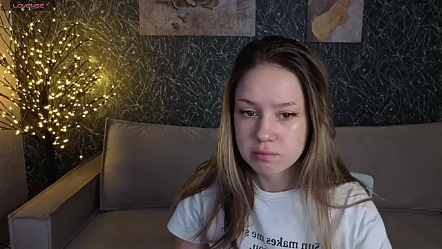 Snapshot of Mini_Allice chatting on 02.17.26 Mini Allice online show from 02.17.26