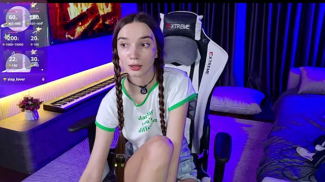 Snapshot of AnnyShore chatting on 02.14.26 AnnyShore online show from 02.14.26