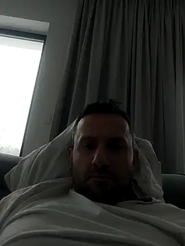 Snapshot of defaktor chatting on 02.15.26 defaktor online show from 02.15.26