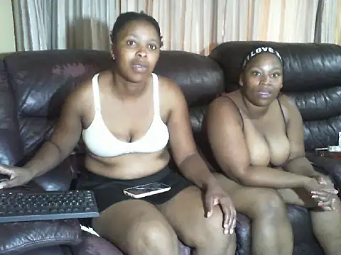 Snapshot of Caramel-Diva chatting on 02.11.26 Caramel-Diva online show from 02.11.26