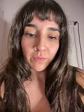 Snapshot of Latinaelisa chatting on 06.27.26 Latinaelisa online show from 06.27.26