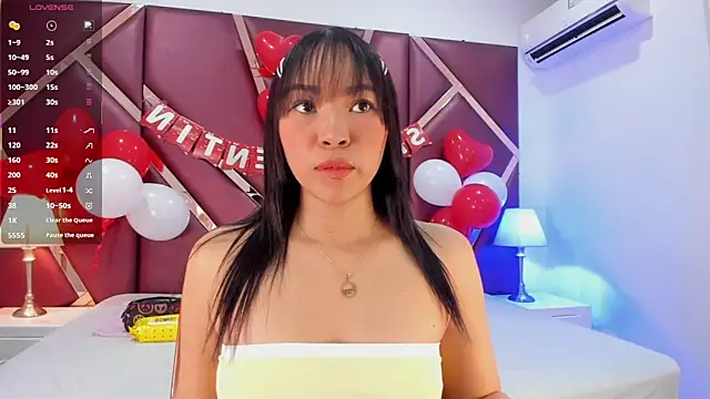 Snapshot of ValeriaRey chatting on 02.13.26 ValeriaRey online show from 02.13.26