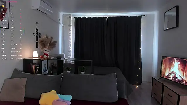 Snapshot of AmyLouWood chatting on 02.21.26 AmyLouWood online show from 02.21.26