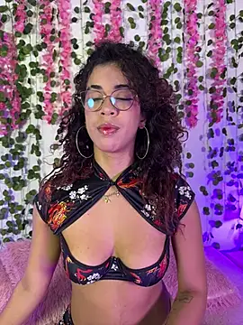 Woo isDaphne online show from 02.22.26