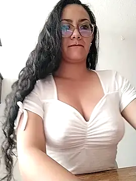 Snapshot of Salma-sweet chatting on 05.24.26 Salma-sweet online show from 05.24.26