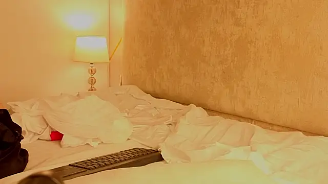 Snapshot of Nioki_ chatting on 03.25.26 Nioki online show from 03.25.26