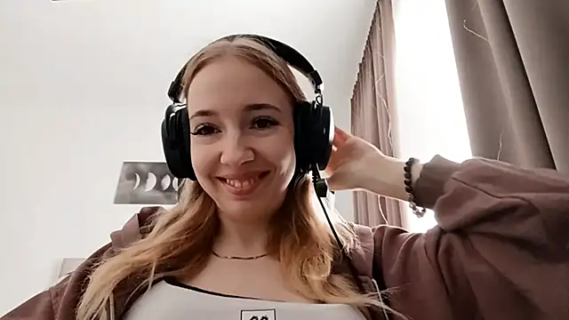 Snapshot of WackyNome chatting on 02.16.26 WackyNome online show from 02.16.26