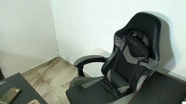 Snapshot of Xanderstone00 chatting on 02.18.26 Xanderstone00 online show from 02.18.26