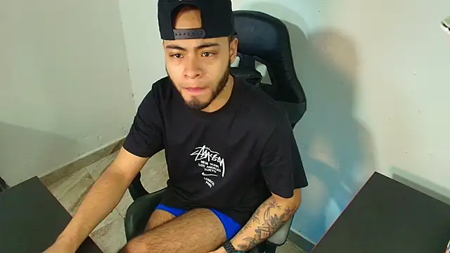 Snapshot of Xanderstone00 chatting on 02.24.26 Xanderstone00 online show from 02.24.26