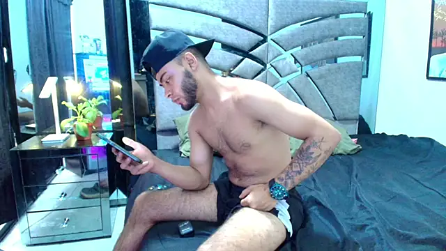 Snapshot of Xanderstone00 chatting on 05.25.26 Xanderstone00 online show from 05.25.26