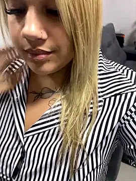 Snapshot of kahreal chatting on 06.18.26 kahreal online show from 06.18.26