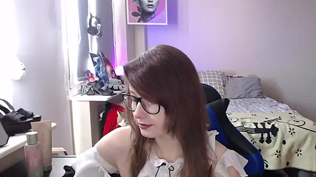 LunaXcherry online show from 04.05.26