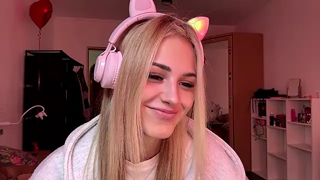 Snapshot of Evva_mayy chatting on 02.19.26 Evva mayy online show from 02.19.26