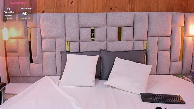 Nikky Red  online show from 02.18.26