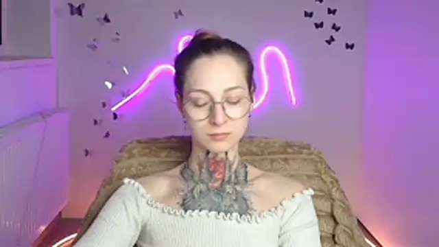 Esmi Winter online show from 04.18.26