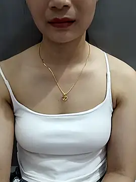 Snapshot of -Dumi- chatting on 04.16.26 -Dumi- online show from 04.16.26