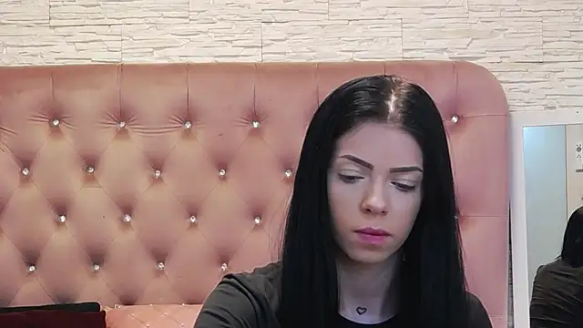 PeachyElla26 online show from 02.12.26