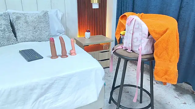 Brisa Silva online show from 04.10.26