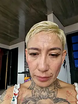 Snapshot of Everlyn_sexx chatting on 05.29.26 Everlyn sexx online show from 05.29.26