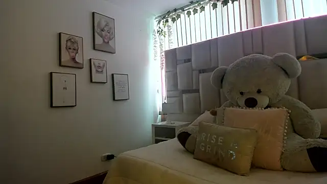 Maya-jhons online show from 04.10.26