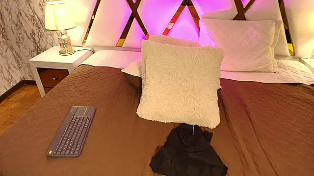 Annie Thompson  online show from 03.01.26