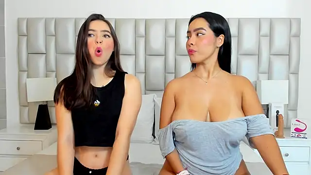 Snapshot of paola_katy_dicks chatting on 02.05.25 paola katy dicks online show from 02.05.25