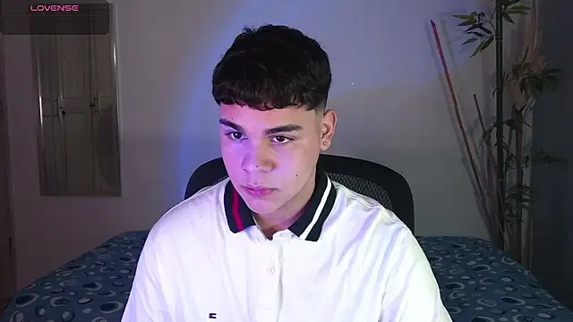 Snapshot of eithan_jonnes chatting on 02.26.26 eithan jonnes online show from 02.26.26