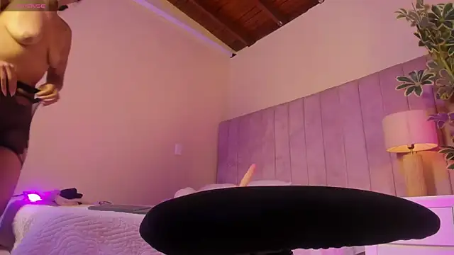 Ashley Beaomunt online show from 04.16.26