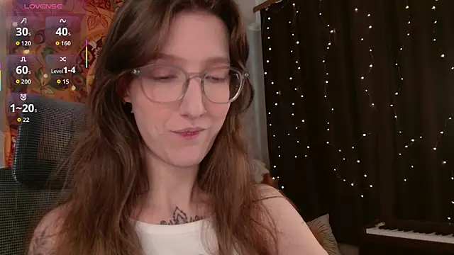Snapshot of lolami_ chatting on 06.28.26 lolami online show from 06.28.26