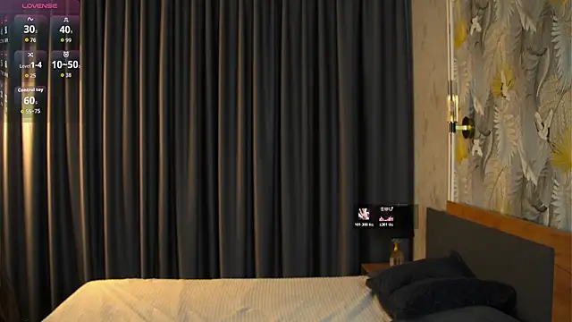 Snapshot of MarenCalarco chatting on 02.25.26 MarenCalarco online show from 02.25.26