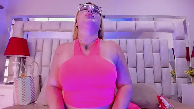 Snapshot of AngellHott_ chatting on 02.26.26 AngellHott online show from 02.26.26