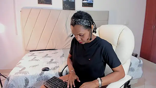 samaraa smith1 online show from 04.15.26