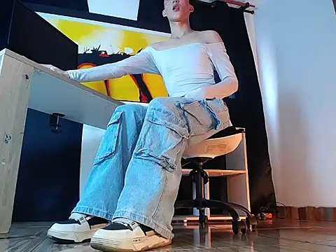 Snapshot of jullian_ricci chatting on 02.13.26 jullian ricci online show from 02.13.26