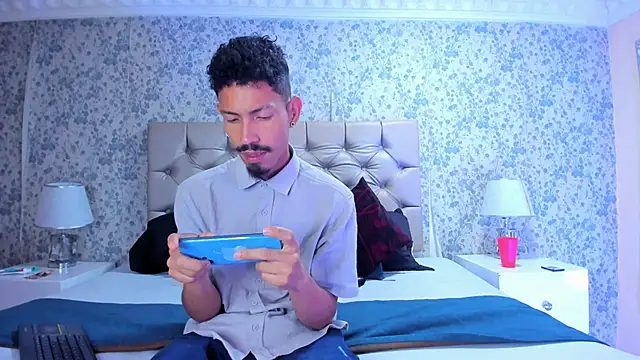 Snapshot of NoaahTylor chatting on 03.21.26 NoaahTylor online show from 03.21.26