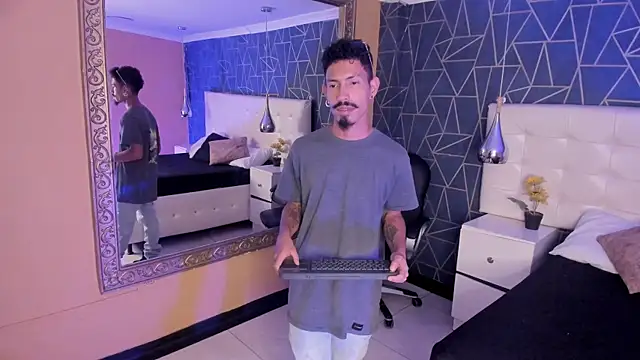 Snapshot of NoaahTylor chatting on 03.25.26 NoaahTylor online show from 03.25.26