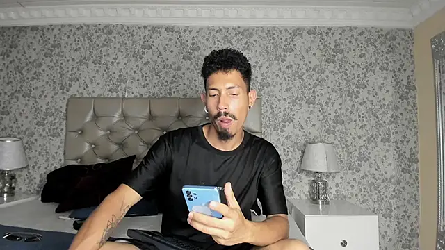 Snapshot of NoaahTylor chatting on 03.26.26 NoaahTylor online show from 03.26.26