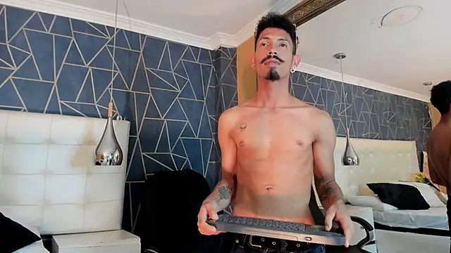 Snapshot of NoaahTylor chatting on 03.28.26 NoaahTylor online show from 03.28.26