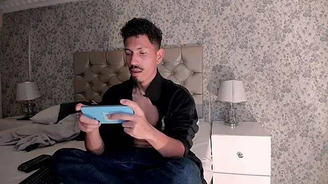 Snapshot of NoaahTylor chatting on 04.10.26 NoaahTylor online show from 04.10.26