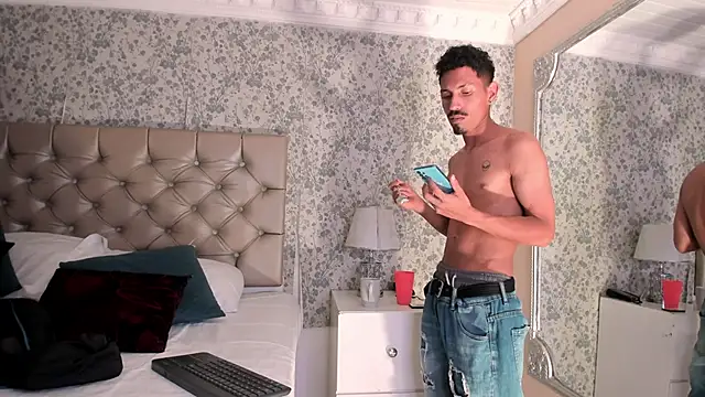 Snapshot of NoaahTylor chatting on 04.11.26 NoaahTylor online show from 04.11.26