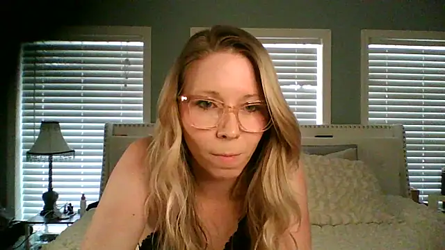 Snapshot of NikkiB653466 chatting on 02.16.26 NikkiB653466 online show from 02.16.26