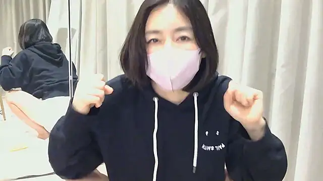 Mochi-Momo online show from 04.14.26
