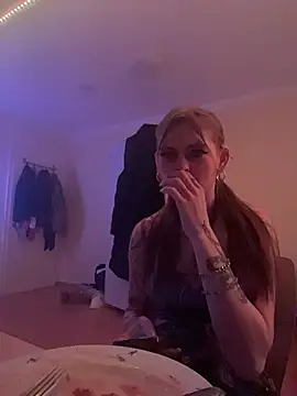 Snapshot of Milli-Kiss chatting on 02.11.26 Milli-Kiss online show from 02.11.26