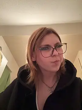 Milli-Kiss online show from 04.06.26