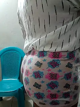 Snapshot of honey-suckle chatting on 02.17.26 honey-suckle online show from 02.17.26