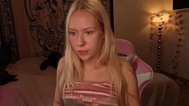 Snapshot of pureeangel chatting on 06.02.26 pureeangel online show from 06.02.26