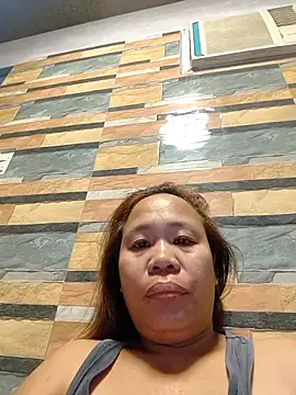 Snapshot of squirtshantal chatting on 10.14.25 squirtshantal online show from 10.14.25