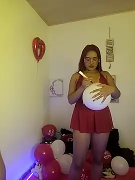 Snapshot of Aleja_Sammy chatting on 02.14.26 Aleja Sammy online show from 02.14.26