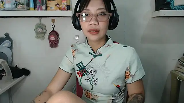 Snapshot of GloryKulikowski chatting on 02.19.26 GloryKulikowski online show from 02.19.26