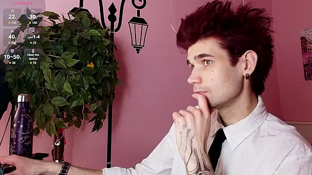 Snapshot of trevor_dreams chatting on 02.25.26 trevor dreams online show from 02.25.26