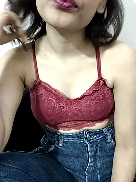 Glossy lips online show from 02.19.26